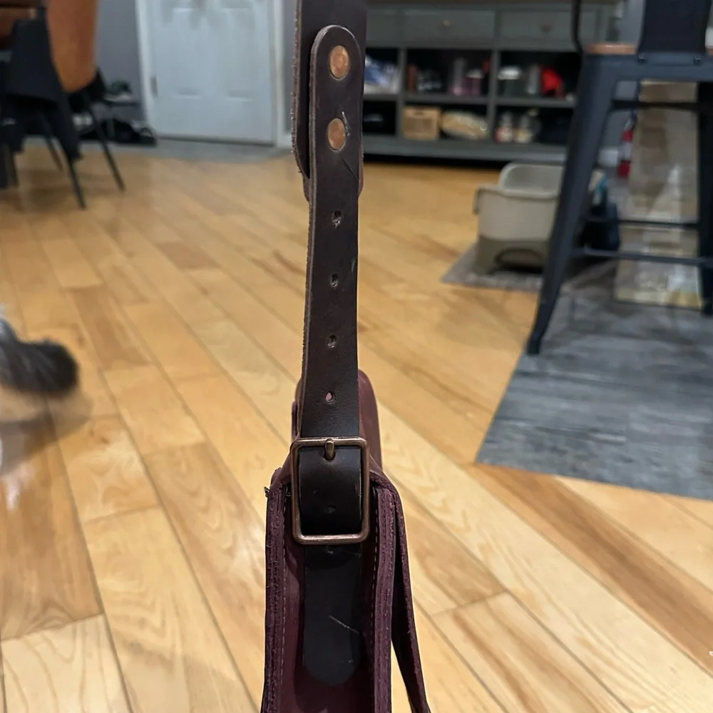 Bergamot+Amor The Craftsbury Common Burgundy Leather Saddle Bag - Picture 4 of 16